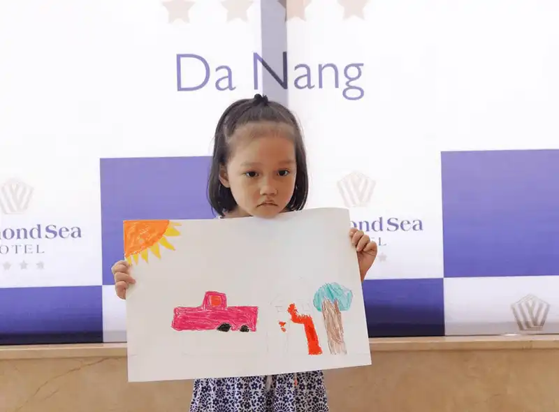 Các em nhỏ hào hứng tham gia cuộc thi vẽ tranh tại khách sạn Diamond Sea 19 wanderlust tips cac em nho hao hung tham gia cuoc thi ve tranh tai khach san diamond sea 9