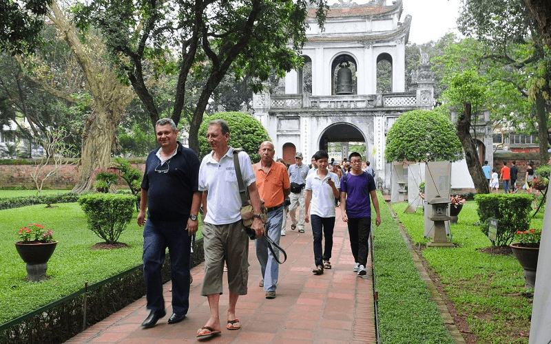 wanderlust tips chuc tour du lich di bo mien phi cho khach du lich quoc te 1