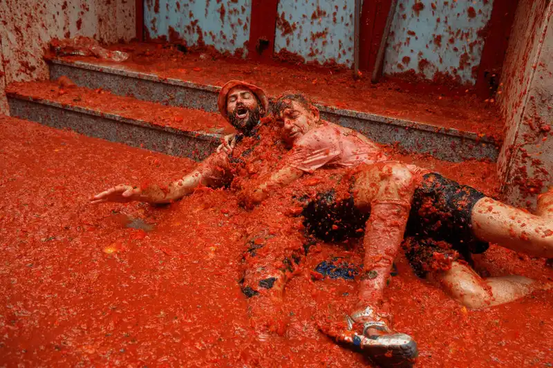 wanderlust tips dai chien ca chua tai tay ban nha 2