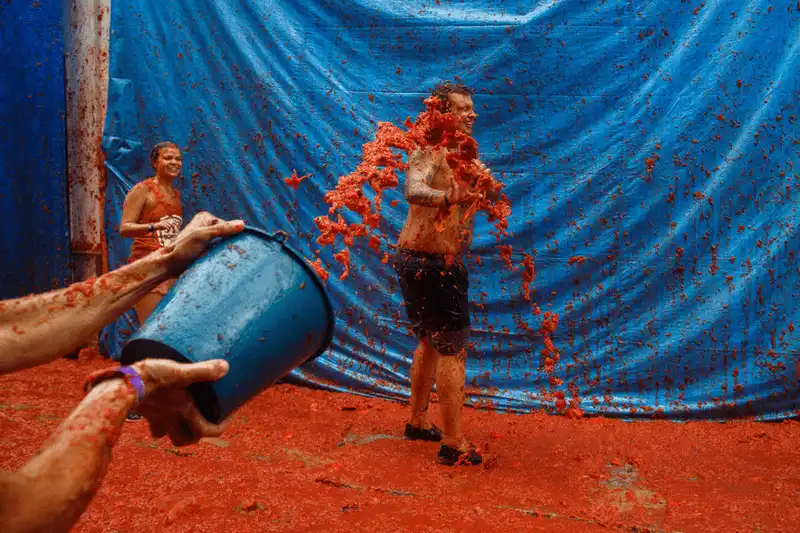 wanderlust tips dai chien ca chua tai tay ban nha 9