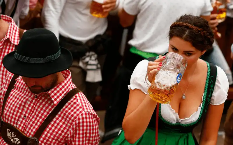 wanderlust tips khong khi soi dong tai le hoi bia oktoberfest 2017 10