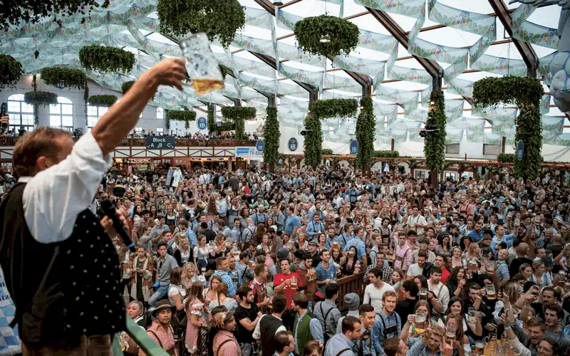 wanderlust tips khong khi soi dong tai le hoi bia oktoberfest 2017 13