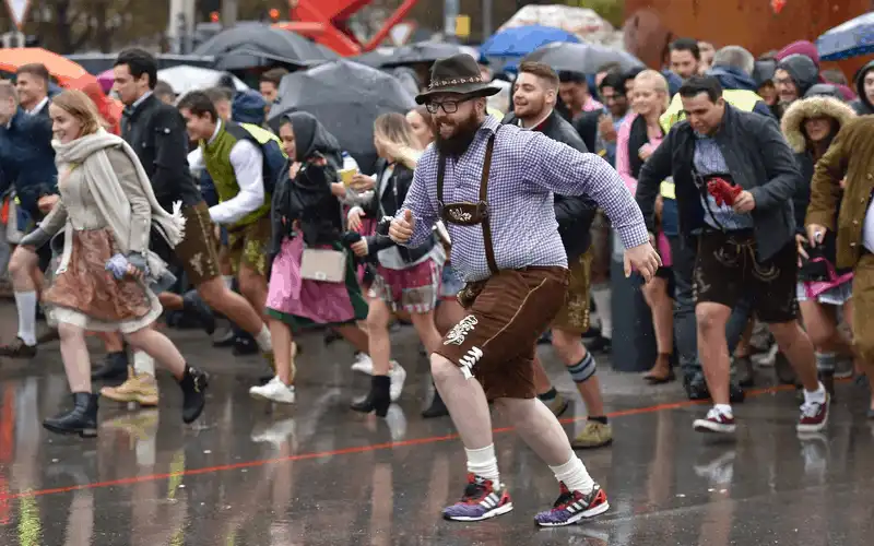 wanderlust tips khong khi soi dong tai le hoi bia oktoberfest 2017 3