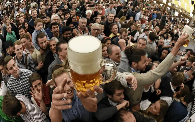 wanderlust tips khong khi soi dong tai le hoi bia oktoberfest 2017 5