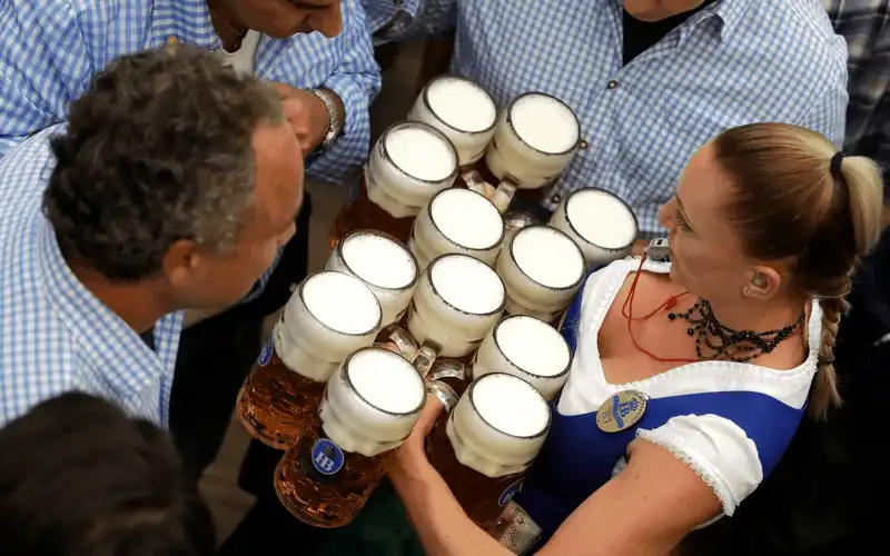 wanderlust tips khong khi soi dong tai le hoi bia oktoberfest 2017 6