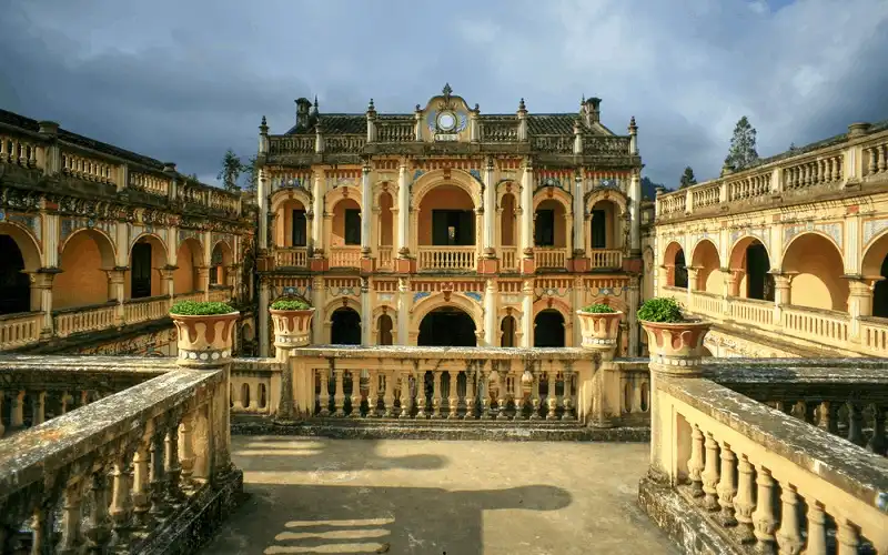 wanderlust tips lao cai trien khai thu phi tham quan o dinh thu co hoang tuong 1