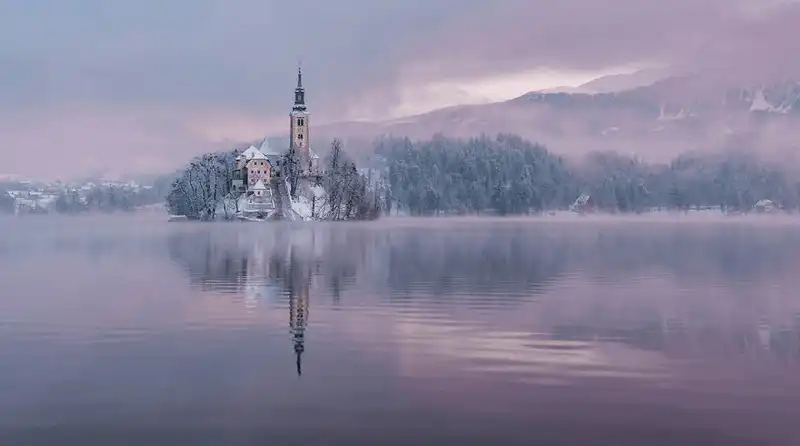 wanderlust tips ngan ngo truoc ve dep huyen ao cua ho bled o slovenia 5