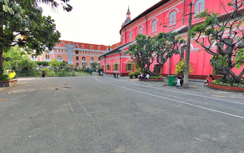 wanderlust tips nha tho mau hong ruc ro noi bat giua long sai gon 8