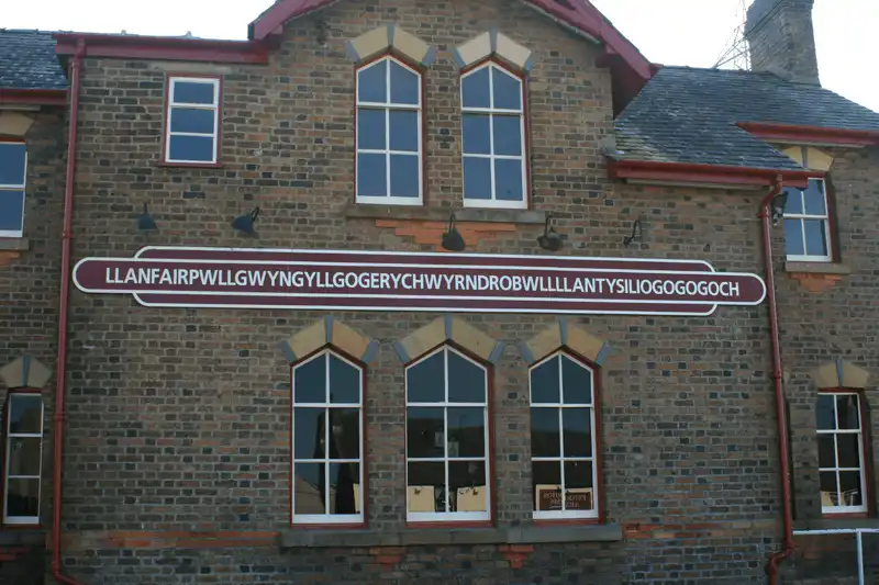 wanderlust tips nhung dia danh co ten khien du khach nhin da thay choang 12