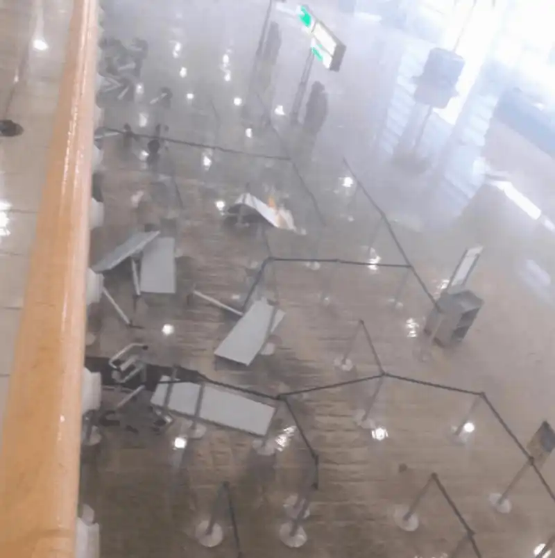 wanderlust tips san bay noi tieng princess juliana hoang tan boi sieu bao irma 4