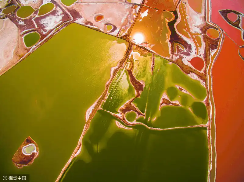 wanderlust tips tai sao bien chet o trung quoc dot nhien doi sang mau cau vong 3