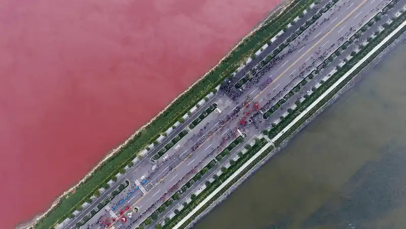 wanderlust tips tai sao bien chet o trung quoc dot nhien doi sang mau cau vong 5