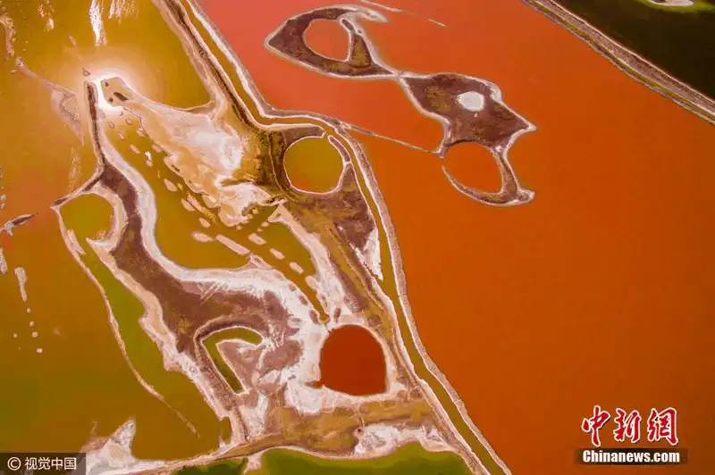 wanderlust tips tai sao bien chet o trung quoc dot nhien doi sang mau cau vong 7