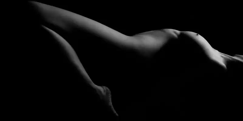 Ấn tượng triển lãm ảnh khỏa thân đầu tiên ở Việt Nam 9 wanderlust tips tuong trien lam anh khoa dau tien o viet nam 5