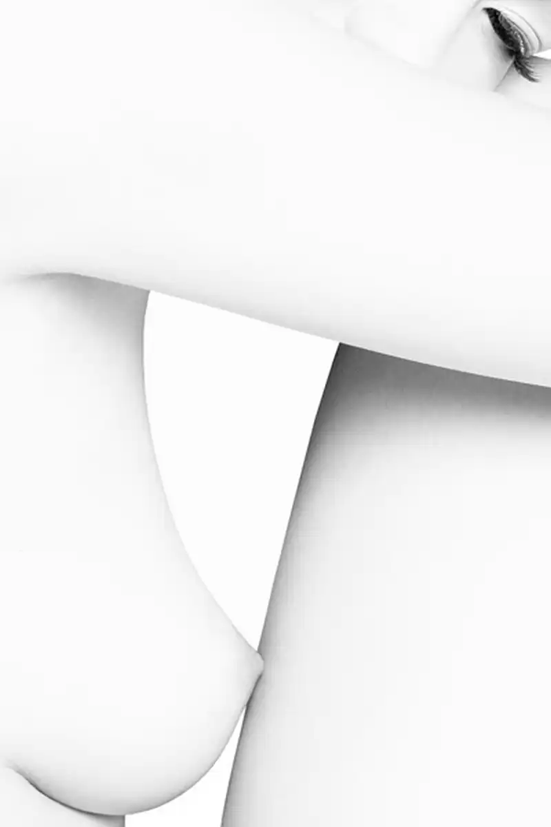 Ấn tượng triển lãm ảnh khỏa thân đầu tiên ở Việt Nam 10 wanderlust tips tuong trien lam anh khoa dau tien o viet nam 6