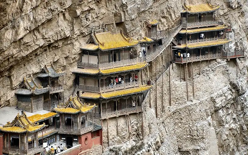 wanderlust tips choang vang voi 8 dia diem nguy hiem ma van co nguoi sinh song 2