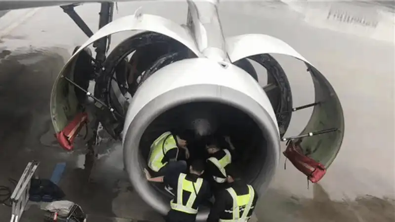 Cụ bà ném tiền xu vào động cơ để cầu máy bay không có gián 6 wanderlust tips cu ba nem tien xu vao dong co de cau may bay khong co gian 1