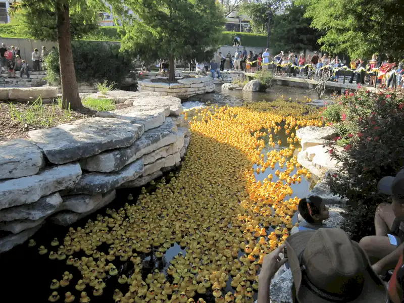 Điểm danh 9 lễ hội tháng 10 đặc sắc trên khắp thế giới 12 wanderlust tips diem danh 9 le hoi lon thang 10 tren khap the gioi i8