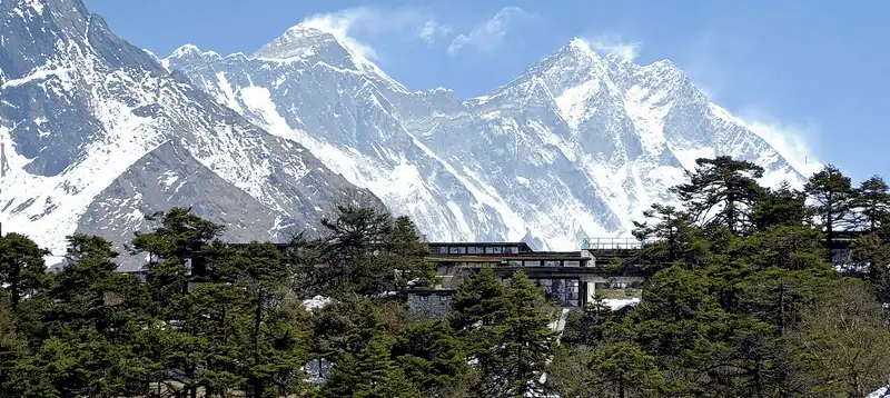 wanderlust tips everest view khach san co tam nhin an tuong nam tren dinh everest 1