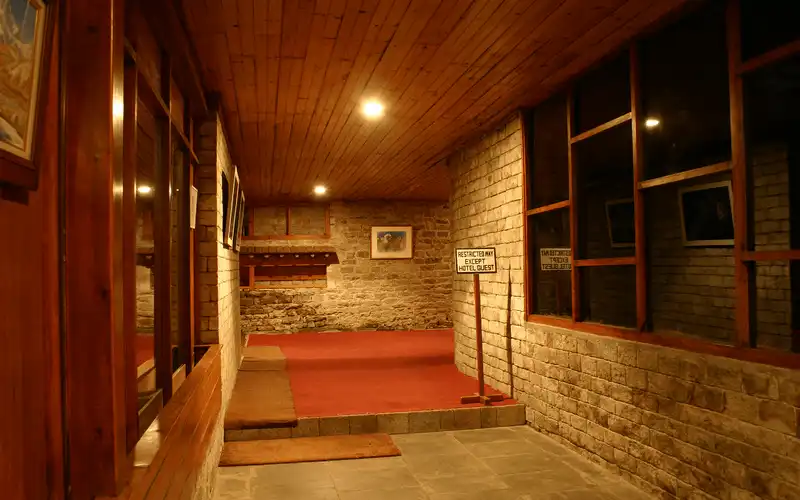 wanderlust tips everest view khach san co tam nhin an tuong nam tren dinh everest 9