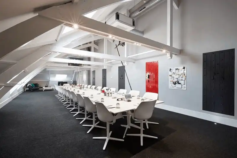 wanderlust tips ha lan ho bien nha tu thanh khach san sang chanh vi thieu pham nhan 2