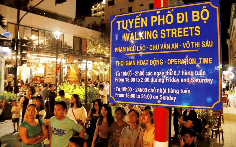 wanderlust tips hue khai truong pho di bo hoat dong vao cuoi tuan 1