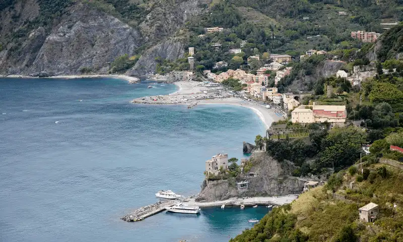 wanderlust tips ngan ngo ngam sac thu ruc ro khi rung thay ao 8