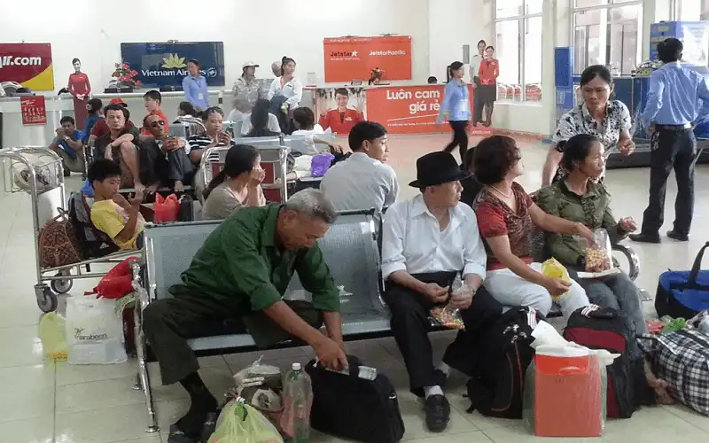 wanderlust tips quy dinh moi hanh khach duoc phuc vu an uong va cho nghi khi chuyen bay bi tre