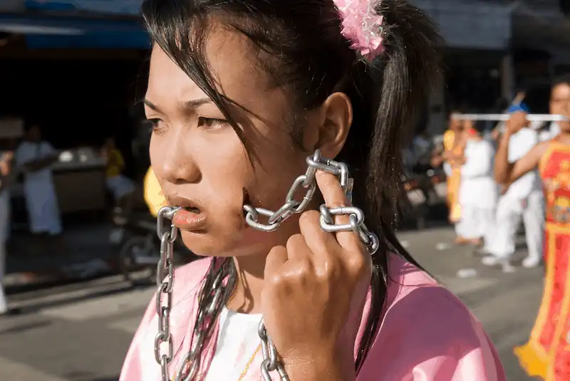 wanderlust tips rung minh voi le hoi chay tan bao o thai lan 10