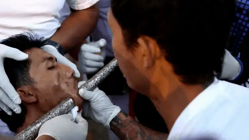 wanderlust tips rung minh voi le hoi chay tan bao o thai lan 3