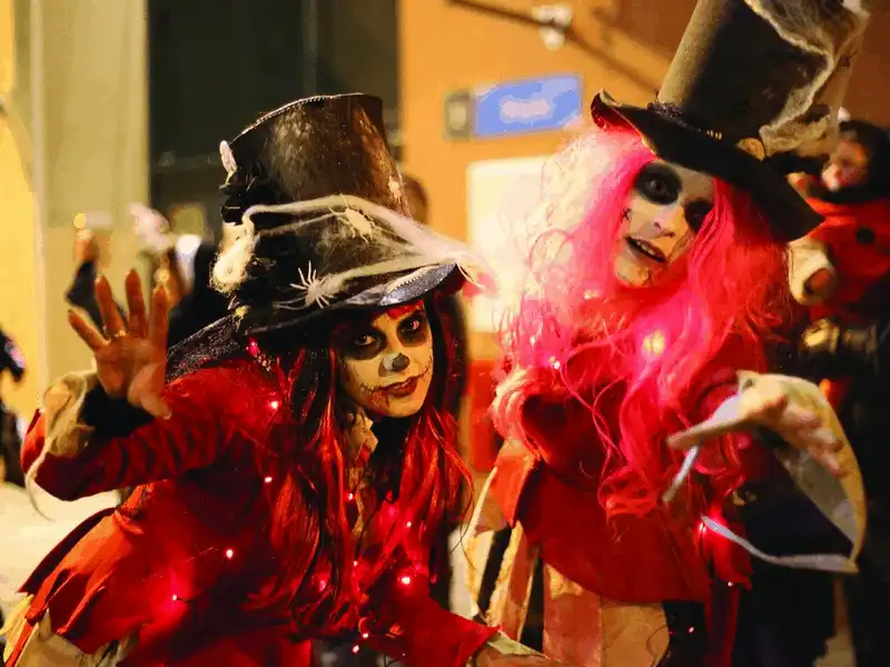 Rùng rợn những lễ hội người chết trên khắp thế giới 6 wanderlust tips rung ron nhung le hoi nguoi chet tren khap the gioi 2