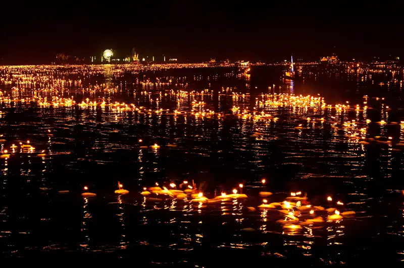 Tháng 11 tham dự lễ hội hoa đăng đẹp như mơ ở Thái Lan 7 wanderlust tips thang 11 nay den thai lan de hoa minh vao le hoi hoa dang dep nhu mo 12