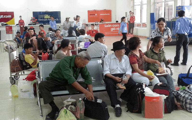 wanderlust tips quy dinh moi hanh khach duoc phuc vu an uong va cho nghi khi chuyen bay bi tre