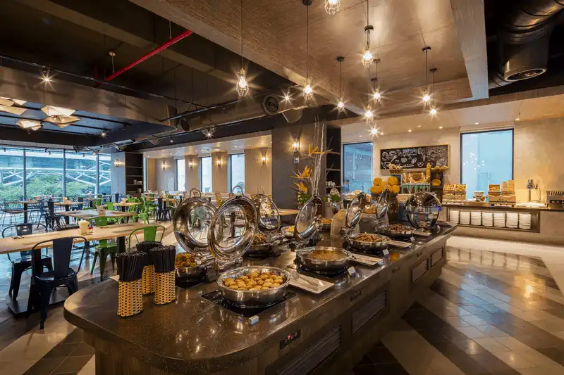 wanderlust tips Khai truong khach san ibis Styles tai Nha Trang4