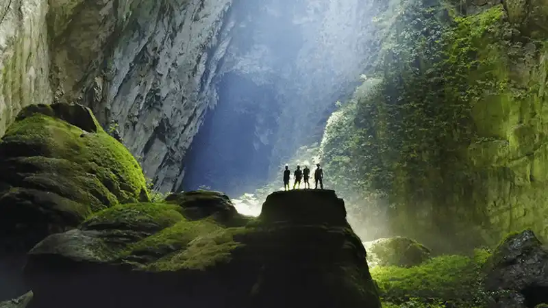 wanderlust tips bao nga vi son doong nhu gioi bi lang quen duoi long dat 1