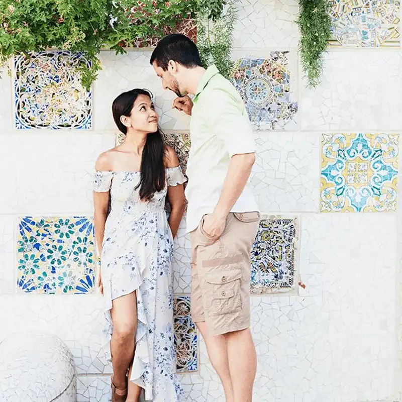 Cặp đôi "pose" hình hôn độc đáo tại tất cả các thành phố họ ghé thăm 7 wanderlust tips chum anh hon doc dao cua cap doi tai tat ca cac thanh pho ho ghe tham 33