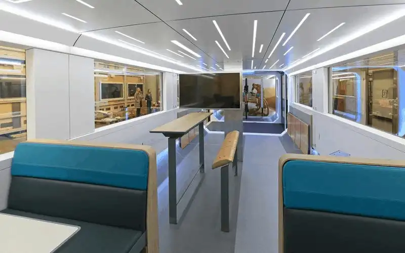 wanderlust tips kham pha khong gian dep nhu mo ben trong con tau ly tuong cua duc 1