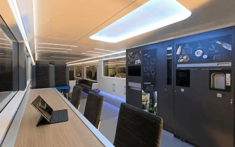 wanderlust tips kham pha khong gian dep nhu mo ben trong con tau ly tuong cua duc 3