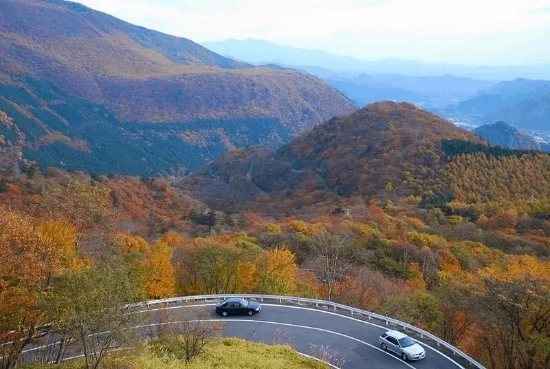 wanderlust tips mua thu quyen ru tren con duong nguy hiem nhat hanh tinh o nhat ban 8