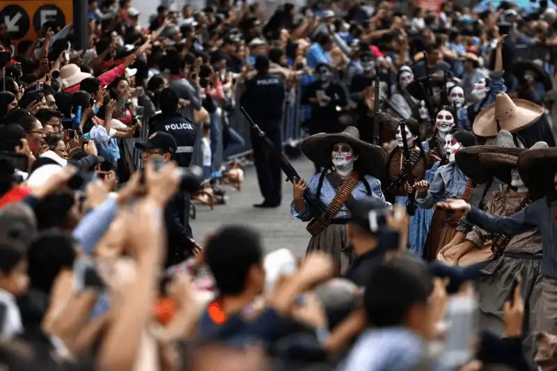 wanderlust tips ngay nguoi chet day mau sac tai mexico 10