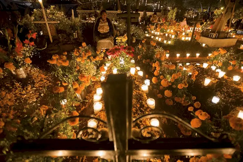 wanderlust tips ngay nguoi chet day mau sac tai mexico 6