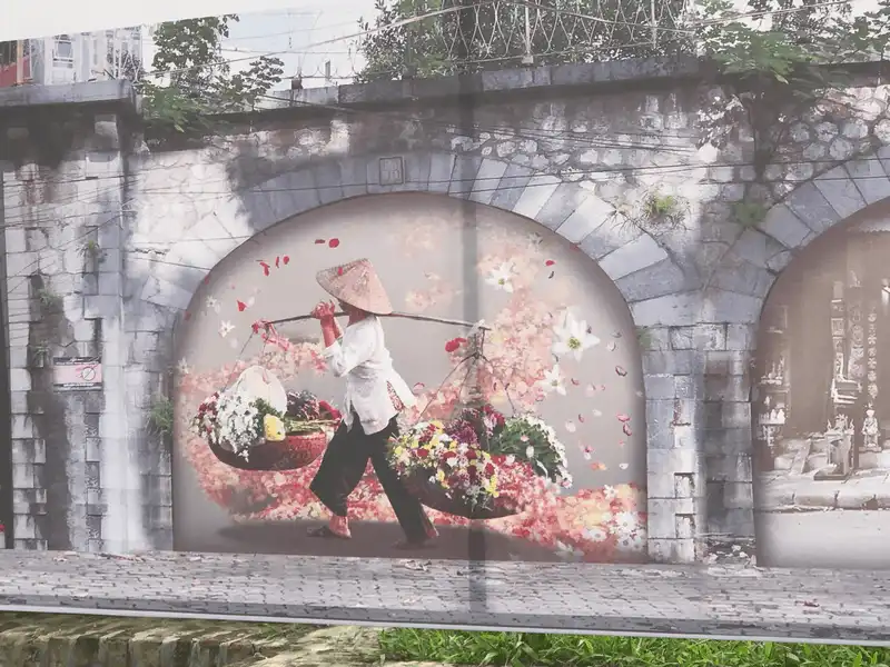 Phố Phùng Hưng bừng sáng dưới bàn tay các họa sỹ Việt - Hàn 6 wanderlust tips pho phung hung ha noi sap doi moi nho du duong bich hoa 2