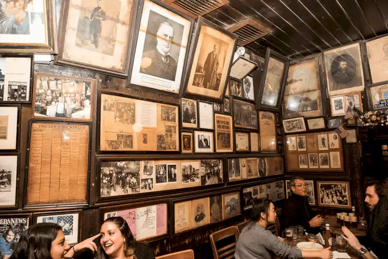 wanderlust tips quan bar noi tieng chi phuc vu 2 loai bia va khong tiep khach nu 10