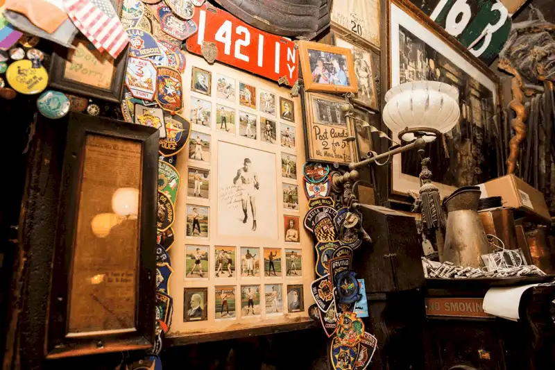 wanderlust tips quan bar noi tieng chi phuc vu 2 loai bia va khong tiep khach nu 12