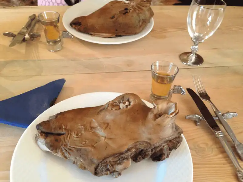 wanderlust tips smalahove mon khien thuc khach khoc thet cua na uy 3