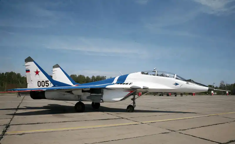 wanderlust tips tour du lich cho khach lai may bay chien dau voi van toc sieu thanh 3