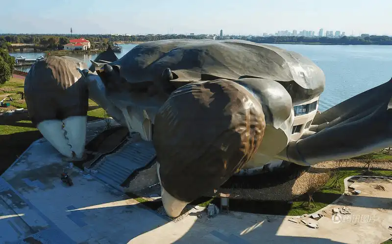 wanderlust tips trung quoc xuat hien toa nha hinh cua khong lo trong y nhu 4