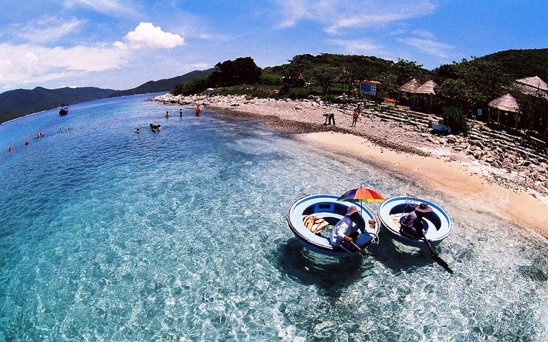 Đảo Hòn Mun tạm dừng đón khách sau cơn bão số 12