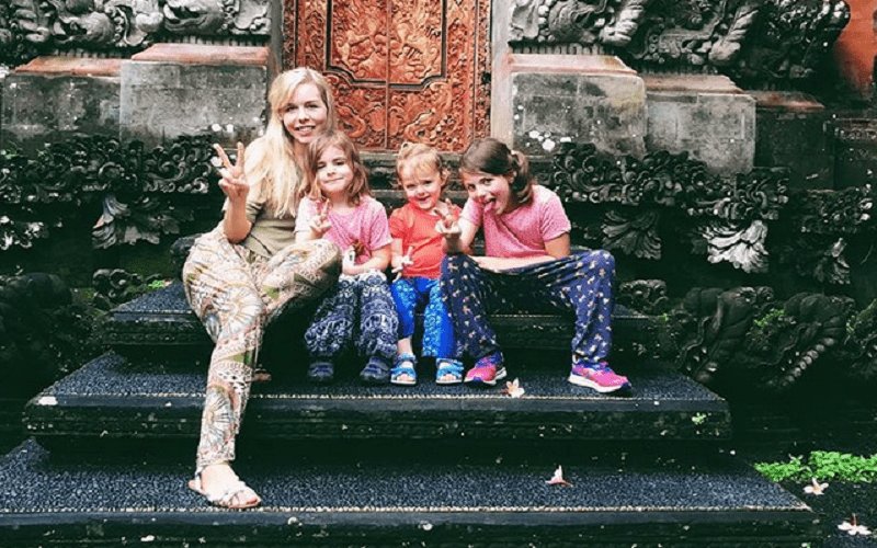 Gia đình Canavan và cuộc sống du lịch khắp châu Á Gia đình Canavan và cuộc sống du lịch khắp châu Á