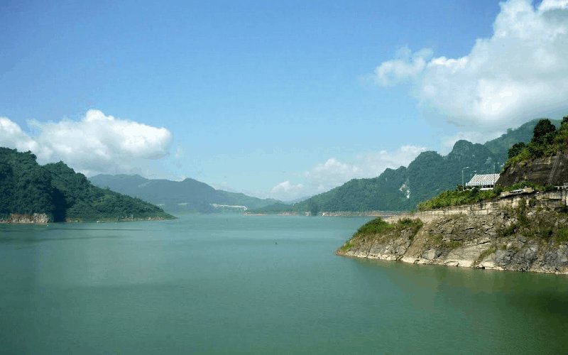 Nhiều hoạt động hấp dẫn tại Yên Bái hưởng ứng Năm Du lịch quốc gia 2017 Nhiều hoạt động hấp dẫn tại Yên Bái hưởng ứng Năm Du lịch quốc gia 2017